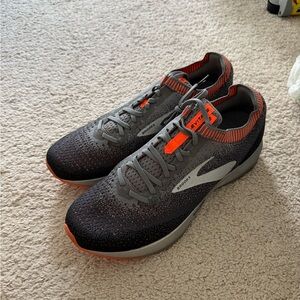 NWB Brooks levitate 2 size 12